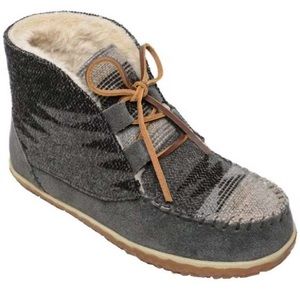 Minnetonka Torrey Lace Moccasin Booties - 10